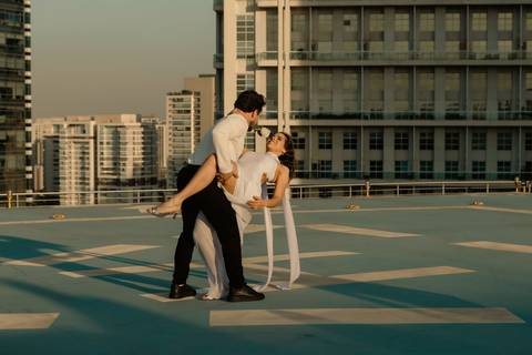 As melhores ideias e inspirações criativas de fotos de casamento registradas por fotógrafos profissionais de eventos da empresa Criativus Foto e Vídeo no Heliponto em São Paulo'