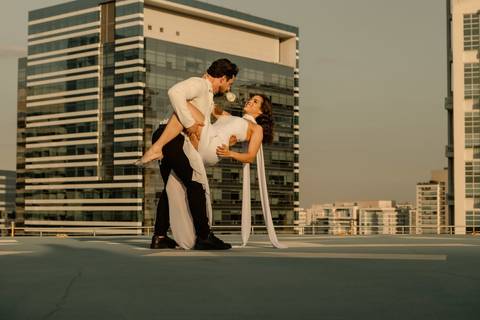 As melhores ideias e inspirações criativas de fotos de casamento registradas por fotógrafos profissionais de eventos da empresa Criativus Foto e Vídeo no Heliponto em São Paulo'