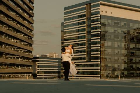 As melhores ideias e inspirações criativas de fotos de casamento registradas por fotógrafos profissionais de eventos da empresa Criativus Foto e Vídeo no Heliponto em São Paulo'