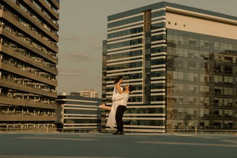 As melhores ideias e inspirações criativas de fotos de casamento registradas por fotógrafos profissionais de eventos da empresa Criativus Foto e Vídeo no Heliponto em São Paulo'