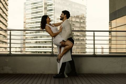 As melhores ideias e inspirações criativas de fotos de casamento registradas por fotógrafos profissionais de eventos da empresa Criativus Foto e Vídeo no Heliponto em São Paulo'