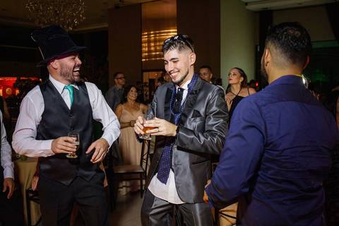 As melhores ideias e inspirações criativas de fotos de casamento registradas por fotógrafos profissionais de eventos da empresa Criativus Foto e Vídeo no Buffet La Felicitá'