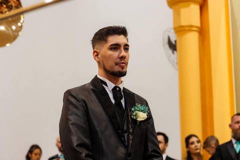 As melhores ideias e inspirações criativas de fotos de casamento registradas por fotógrafos profissionais de eventos da empresa Criativus Foto e Vídeo na igreja católica Paróquia Nossa Senhora do Carmo'
