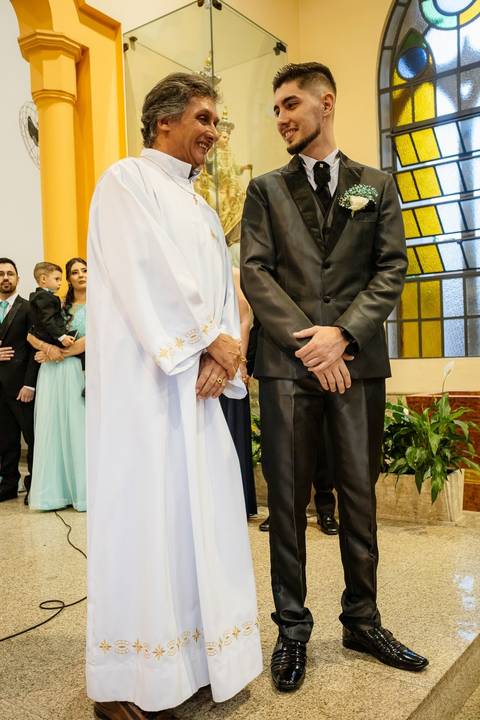 As melhores ideias e inspirações criativas de fotos de casamento registradas por fotógrafos profissionais de eventos da empresa Criativus Foto e Vídeo na igreja católica Paróquia Nossa Senhora do Carmo'