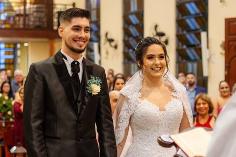 As melhores ideias e inspirações criativas de fotos de casamento registradas por fotógrafos profissionais de eventos da empresa Criativus Foto e Vídeo na igreja católica Paróquia Nossa Senhora do Carmo'