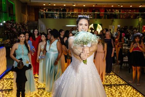 As melhores ideias e inspirações criativas de fotos de casamento registradas por fotógrafos profissionais de eventos da empresa Criativus Foto e Vídeo no Buffet La Felicitá'