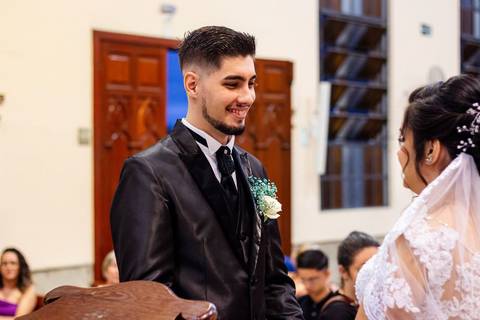 As melhores ideias e inspirações criativas de fotos de casamento registradas por fotógrafos profissionais de eventos da empresa Criativus Foto e Vídeo na igreja católica Paróquia Nossa Senhora do Carmo'