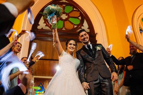 As melhores ideias e inspirações criativas de fotos de casamento registradas por fotógrafos profissionais de eventos da empresa Criativus Foto e Vídeo na igreja católica Paróquia Nossa Senhora do Carmo'