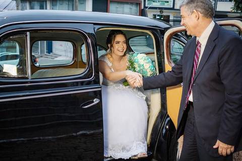 As melhores ideias e inspirações criativas de fotos de casamento registradas por fotógrafos profissionais de eventos da empresa Criativus Foto e Vídeo na igreja católica Paróquia Nossa Senhora do Carmo'