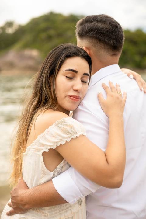 As melhores ideias e inspirações criativas de fotos de ensaio pré casamento registradas por fotógrafos profissionais de eventos da empresa Criativus Foto e Vídeo na Praia das Conchas, Guarujá  '