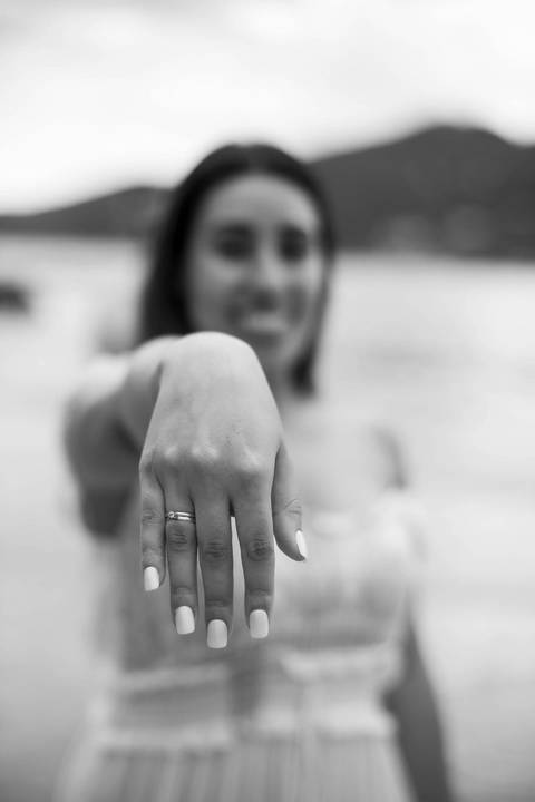 As melhores ideias e inspirações criativas de fotos de ensaio pré casamento registradas por fotógrafos profissionais de eventos da empresa Criativus Foto e Vídeo na Praia das Conchas, Guarujá  '