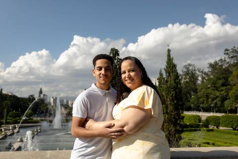 As melhores ideias e inspirações criativas de fotos de ensaio de Bodas de 25 anos registradas por fotógrafos profissionais de eventos da empresa Criativus Foto e Vídeo no Museu do Ipiranga'