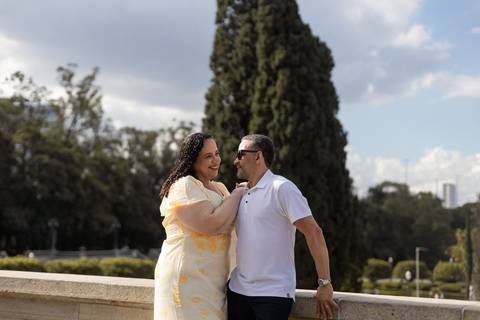 As melhores ideias e inspirações criativas de fotos de ensaio de Bodas de 25 anos registradas por fotógrafos profissionais de eventos da empresa Criativus Foto e Vídeo no Museu do Ipiranga'