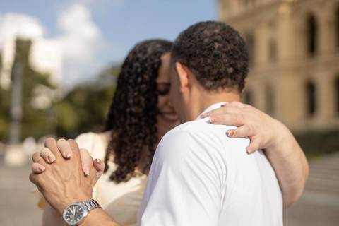 As melhores ideias e inspirações criativas de fotos de ensaio de Bodas de 25 anos registradas por fotógrafos profissionais de eventos da empresa Criativus Foto e Vídeo no Museu do Ipiranga'