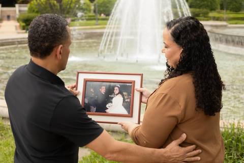 As melhores ideias e inspirações criativas de fotos de ensaio de Bodas de 25 anos registradas por fotógrafos profissionais de eventos da empresa Criativus Foto e Vídeo no Museu do Ipiranga'