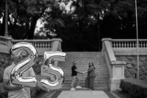 As melhores ideias e inspirações criativas de fotos de ensaio de Bodas de 25 anos registradas por fotógrafos profissionais de eventos da empresa Criativus Foto e Vídeo no Museu do Ipiranga'