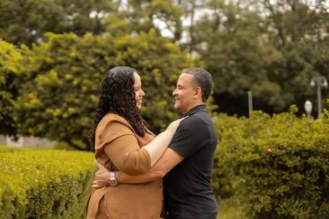 As melhores ideias e inspirações criativas de fotos de ensaio de Bodas de 25 anos registradas por fotógrafos profissionais de eventos da empresa Criativus Foto e Vídeo no Museu do Ipiranga'