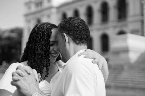 As melhores ideias e inspirações criativas de fotos de ensaio de Bodas de 25 anos registradas por fotógrafos profissionais de eventos da empresa Criativus Foto e Vídeo no Museu do Ipiranga'