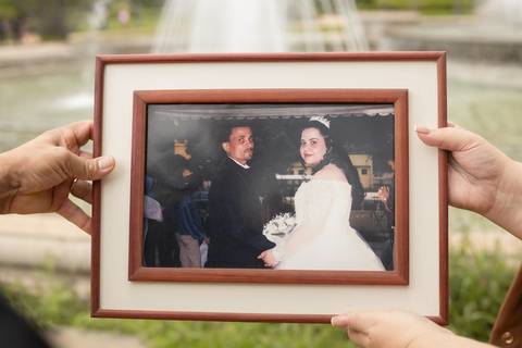 As melhores ideias e inspirações criativas de fotos de ensaio de Bodas de 25 anos registradas por fotógrafos profissionais de eventos da empresa Criativus Foto e Vídeo no Museu do Ipiranga'