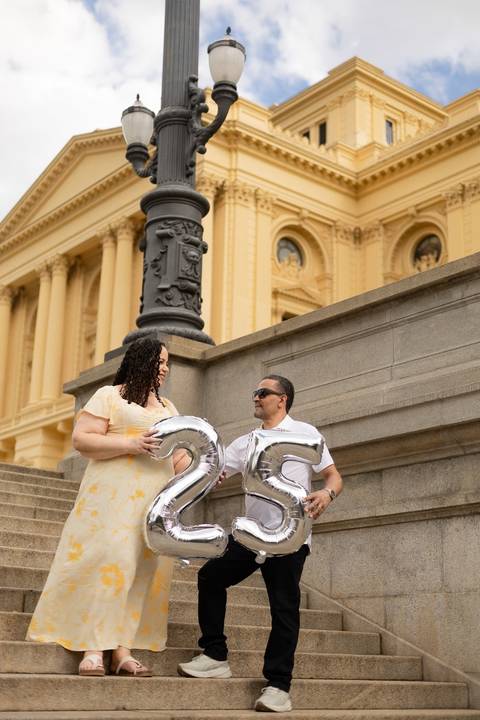 As melhores ideias e inspirações criativas de fotos de ensaio de Bodas de 25 anos registradas por fotógrafos profissionais de eventos da empresa Criativus Foto e Vídeo no Museu do Ipiranga'