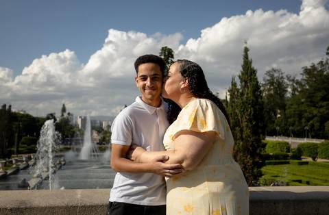 As melhores ideias e inspirações criativas de fotos de ensaio de Bodas de 25 anos registradas por fotógrafos profissionais de eventos da empresa Criativus Foto e Vídeo no Museu do Ipiranga'