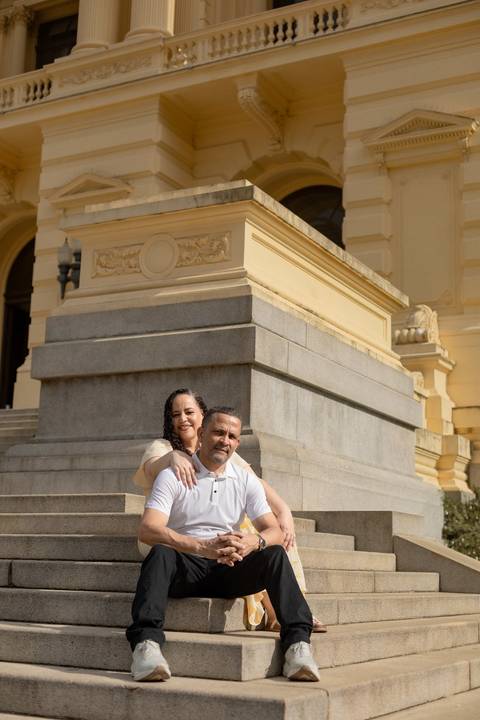 As melhores ideias e inspirações criativas de fotos de ensaio de Bodas de 25 anos registradas por fotógrafos profissionais de eventos da empresa Criativus Foto e Vídeo no Museu do Ipiranga'
