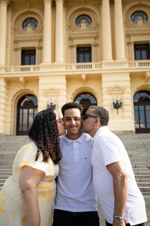 As melhores ideias e inspirações criativas de fotos de ensaio de Bodas de 25 anos registradas por fotógrafos profissionais de eventos da empresa Criativus Foto e Vídeo no Museu do Ipiranga'