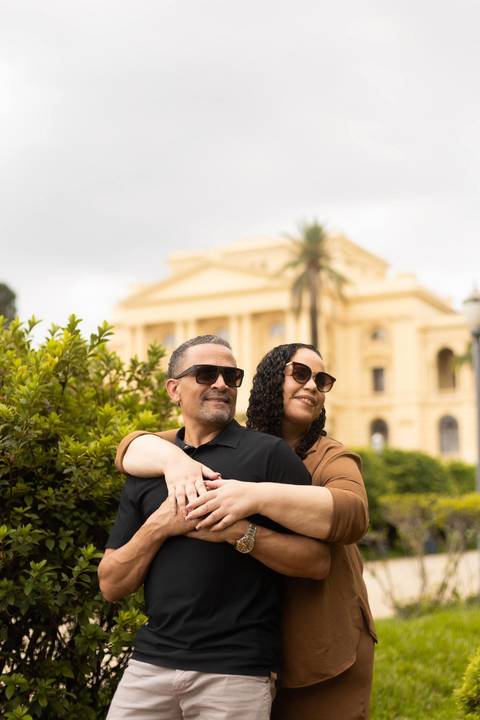 As melhores ideias e inspirações criativas de fotos de ensaio de Bodas de 25 anos registradas por fotógrafos profissionais de eventos da empresa Criativus Foto e Vídeo no Museu do Ipiranga'