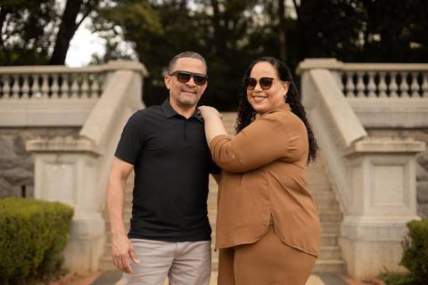 As melhores ideias e inspirações criativas de fotos de ensaio de Bodas de 25 anos registradas por fotógrafos profissionais de eventos da empresa Criativus Foto e Vídeo no Museu do Ipiranga'