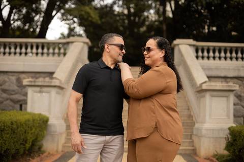 As melhores ideias e inspirações criativas de fotos de ensaio de Bodas de 25 anos registradas por fotógrafos profissionais de eventos da empresa Criativus Foto e Vídeo no Museu do Ipiranga'