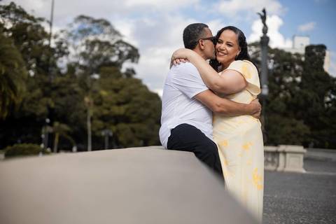 As melhores ideias e inspirações criativas de fotos de ensaio de Bodas de 25 anos registradas por fotógrafos profissionais de eventos da empresa Criativus Foto e Vídeo no Museu do Ipiranga'
