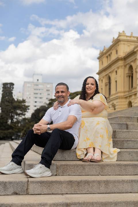 As melhores ideias e inspirações criativas de fotos de ensaio de Bodas de 25 anos registradas por fotógrafos profissionais de eventos da empresa Criativus Foto e Vídeo no Museu do Ipiranga'