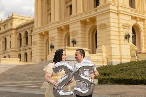 As melhores ideias e inspirações criativas de fotos de ensaio de Bodas de 25 anos registradas por fotógrafos profissionais de eventos da empresa Criativus Foto e Vídeo no Museu do Ipiranga'