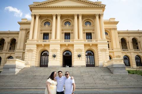 As melhores ideias e inspirações criativas de fotos de ensaio de Bodas de 25 anos registradas por fotógrafos profissionais de eventos da empresa Criativus Foto e Vídeo no Museu do Ipiranga'