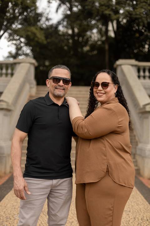 As melhores ideias e inspirações criativas de fotos de ensaio de Bodas de 25 anos registradas por fotógrafos profissionais de eventos da empresa Criativus Foto e Vídeo no Museu do Ipiranga'