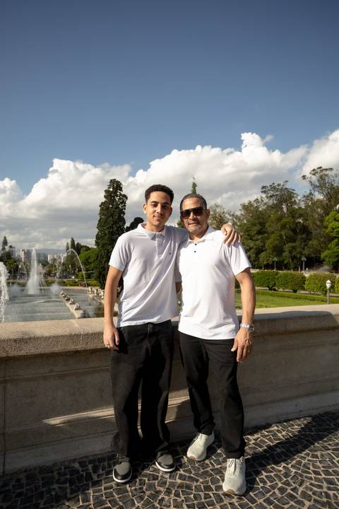 As melhores ideias e inspirações criativas de fotos de ensaio de Bodas de 25 anos registradas por fotógrafos profissionais de eventos da empresa Criativus Foto e Vídeo no Museu do Ipiranga'