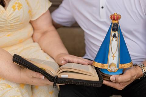 As melhores ideias e inspirações criativas de fotos de ensaio de Bodas de 25 anos registradas por fotógrafos profissionais de eventos da empresa Criativus Foto e Vídeo no Museu do Ipiranga'