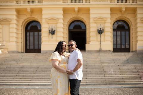 As melhores ideias e inspirações criativas de fotos de ensaio de Bodas de 25 anos registradas por fotógrafos profissionais de eventos da empresa Criativus Foto e Vídeo no Museu do Ipiranga'