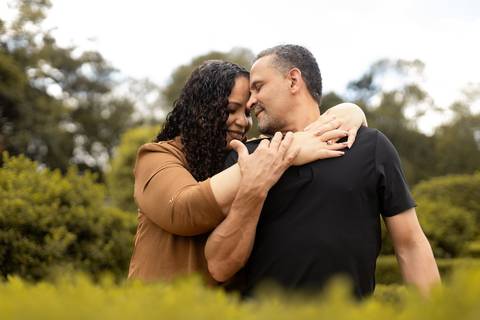 As melhores ideias e inspirações criativas de fotos de ensaio de Bodas de 25 anos registradas por fotógrafos profissionais de eventos da empresa Criativus Foto e Vídeo no Museu do Ipiranga'