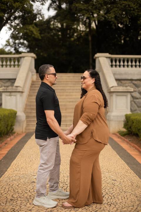 As melhores ideias e inspirações criativas de fotos de ensaio de Bodas de 25 anos registradas por fotógrafos profissionais de eventos da empresa Criativus Foto e Vídeo no Museu do Ipiranga'