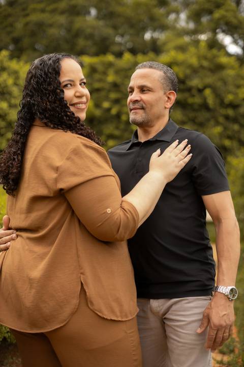 As melhores ideias e inspirações criativas de fotos de ensaio de Bodas de 25 anos registradas por fotógrafos profissionais de eventos da empresa Criativus Foto e Vídeo no Museu do Ipiranga'
