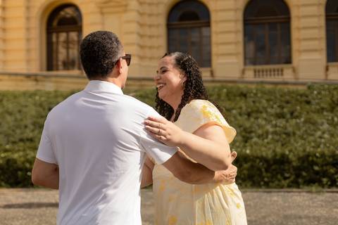 As melhores ideias e inspirações criativas de fotos de ensaio de Bodas de 25 anos registradas por fotógrafos profissionais de eventos da empresa Criativus Foto e Vídeo no Museu do Ipiranga'