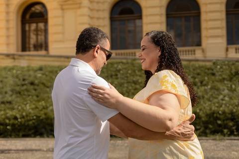 As melhores ideias e inspirações criativas de fotos de ensaio de Bodas de 25 anos registradas por fotógrafos profissionais de eventos da empresa Criativus Foto e Vídeo no Museu do Ipiranga'