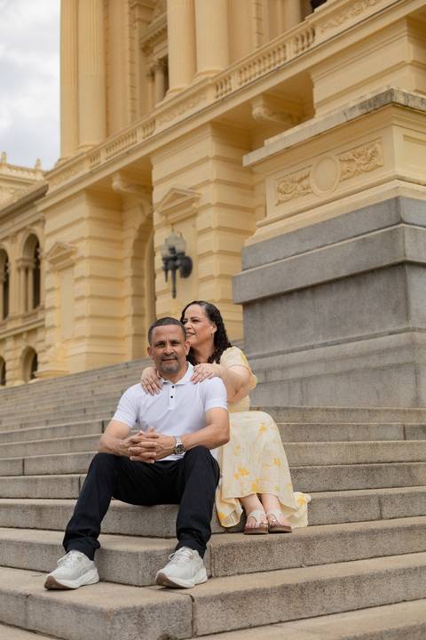 As melhores ideias e inspirações criativas de fotos de ensaio de Bodas de 25 anos registradas por fotógrafos profissionais de eventos da empresa Criativus Foto e Vídeo no Museu do Ipiranga'