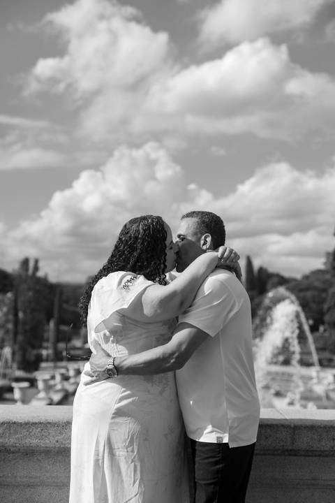 As melhores ideias e inspirações criativas de fotos de ensaio de Bodas de 25 anos registradas por fotógrafos profissionais de eventos da empresa Criativus Foto e Vídeo no Museu do Ipiranga'