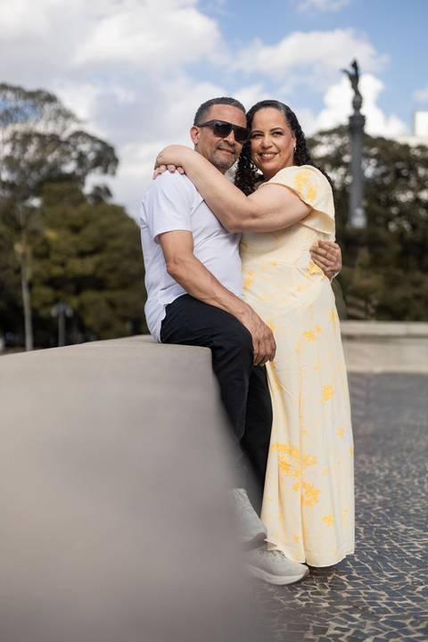 As melhores ideias e inspirações criativas de fotos de ensaio de Bodas de 25 anos registradas por fotógrafos profissionais de eventos da empresa Criativus Foto e Vídeo no Museu do Ipiranga'