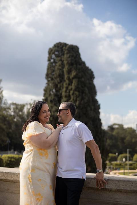 As melhores ideias e inspirações criativas de fotos de ensaio de Bodas de 25 anos registradas por fotógrafos profissionais de eventos da empresa Criativus Foto e Vídeo no Museu do Ipiranga'