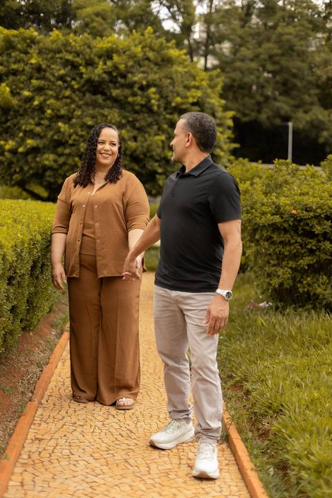 As melhores ideias e inspirações criativas de fotos de ensaio de Bodas de 25 anos registradas por fotógrafos profissionais de eventos da empresa Criativus Foto e Vídeo no Museu do Ipiranga'