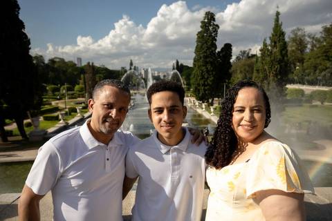 As melhores ideias e inspirações criativas de fotos de ensaio de Bodas de 25 anos registradas por fotógrafos profissionais de eventos da empresa Criativus Foto e Vídeo no Museu do Ipiranga'