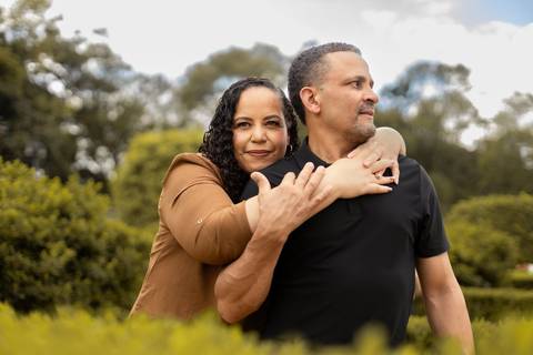 As melhores ideias e inspirações criativas de fotos de ensaio de Bodas de 25 anos registradas por fotógrafos profissionais de eventos da empresa Criativus Foto e Vídeo no Museu do Ipiranga'